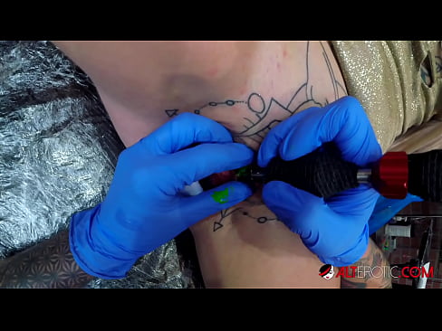 ❤️ tattooed ທີ່ສຸດ Hottie Sully Savage ໄດ້ຮັບ tattoo ສຸດ clitoris ຂອງນາງ ❤️ ວິດີໂອການຮ່ວມເພດ ຢູ່ທີ່ພວກເຮົາ lo.xxxner.ru% ﹏